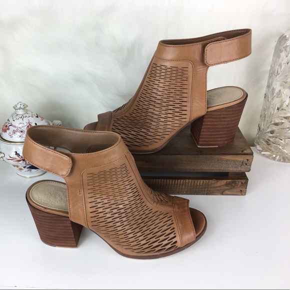 Vince Camuto Open Toe Leather Sandals x Shoes - Picture 7 of 8